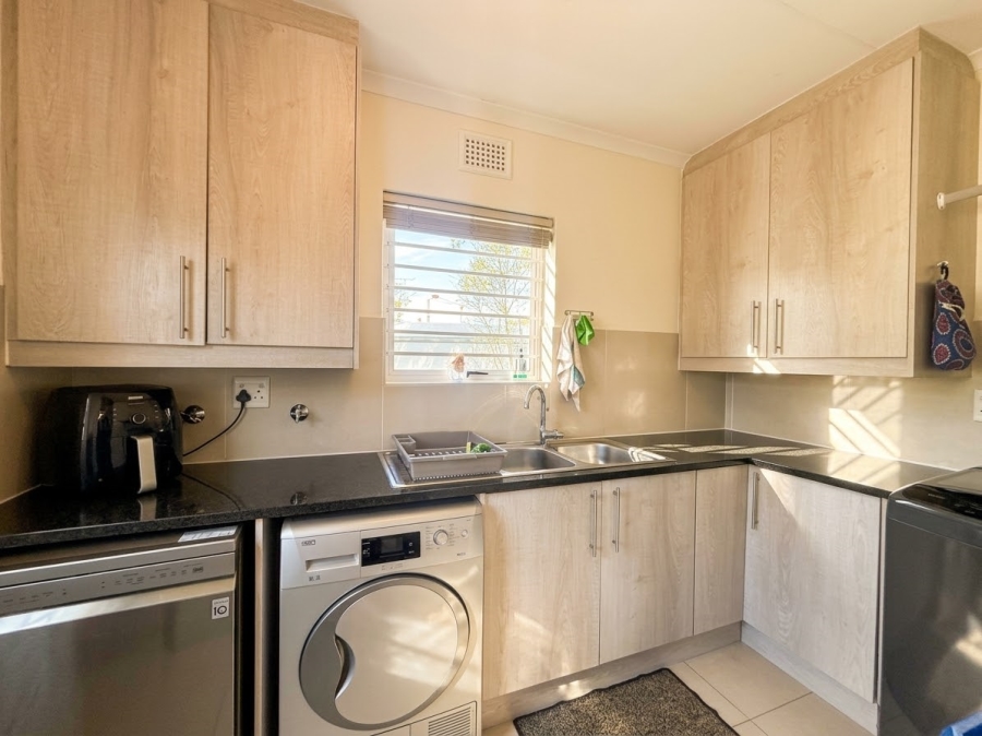 4 Bedroom Property for Sale in Sunningdale Western Cape